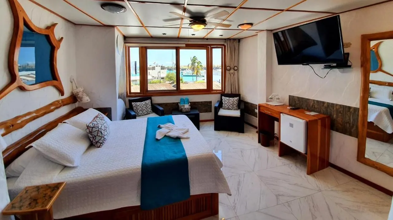 Casa Ocean Pier Bed and Breakfast Puerto Ayora